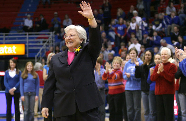 University celebrates 40 years of women's athletics